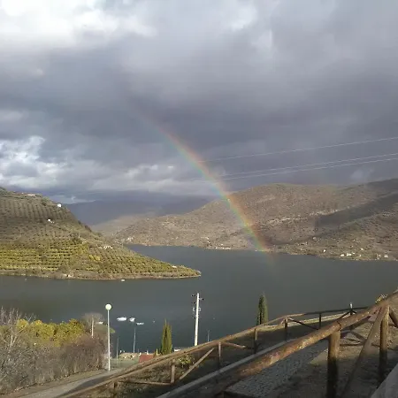 Moradias Do Douro Internacional * Фрейшу-ди-Эшпада-а-Синта