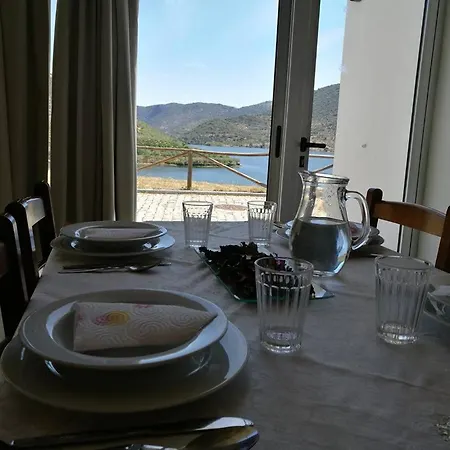 Moradias Do Douro Internacional Holiday home *