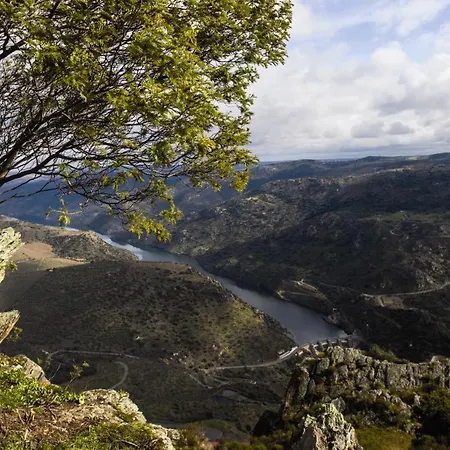 Moradias Do Douro Internacional * Freixo de Espada a Cinta