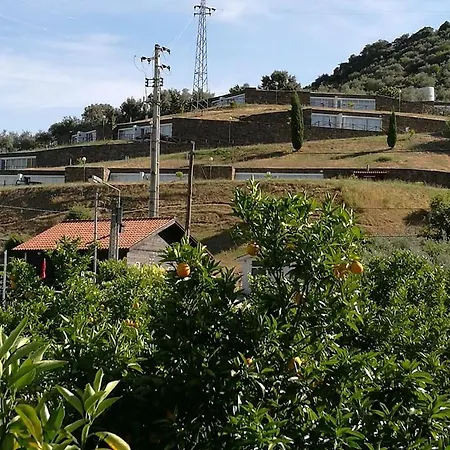 Moradias Do Douro Internacional * Фрейшу-ди-Эшпада-а-Синта